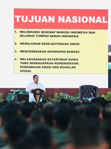 Panglima TNI Dampingi Presiden RI Berikan Pengarahan Kepada Dansat Jajaran TNI