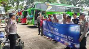 Pastikan Kelayakan Operasional Kendaraan Umum, Polres Blitar Kota Gelar Ramp Check