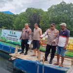 Ketahanan Pangan, Bhabinkamtibmas Lakukan Pendampingan Kepada Petani Ikan