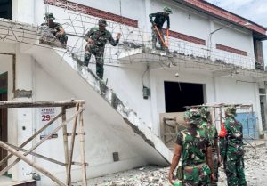 Babinsa Kanor Bojonegoro bantu Warga Perenovasian Masjid Dusun Ager Ager