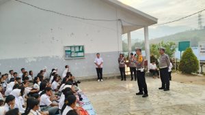 Kasat Lantas Polres Toba Berikan Edukasi Tertib Berlalulintas Kepada Pelajar SMAN 1 Parmaksian