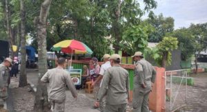 Bawa Uang Puluhan Juta, Pengemis Lansia Saat Diamankan Satpol PP Kota Kediri