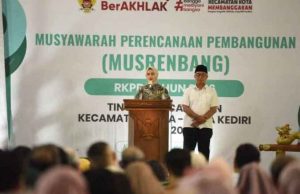 Pj Walikota Zanariah Kenalkan Wali Kota Kediri Terpilih di Musrenbang Tingkat Kecamatan