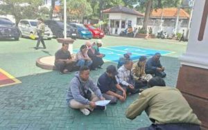 Korban Investasi Bodong Madu Lanceng Lakukan Istighosah, Sebelum Putusan Hakim