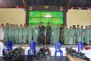 Peringati HUT Ke-79 Persit Kartika Chandra Kirana, Kodim 1710/Mimika Bersama Satuan TNI-Polri Gelar Acara Donor Darah