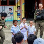 Hadirkan Senyuman di TK Negeri Pembina Oksibil, Satgas Ops Damai Cartenz-2025 Bangkitkan Semangat Anak-Anak Papua