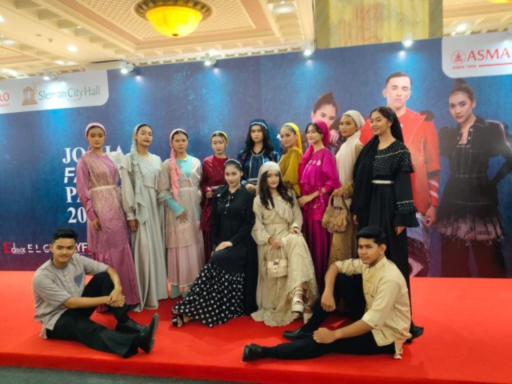 Etnika Modeling School Blitar Ikut Ramaikan Jogja Fashion Parade 2025