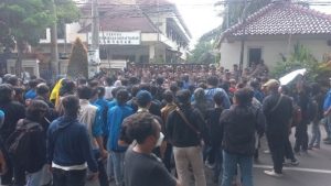 Ratusan Mahasiswa PMII Gelar Unjuk Rasa di Kantor Kejaksaan dan DPRD, Tuntut Tuntas Kasus Korupsi Gedung Pemkab Lamongan