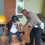 Kanit Turjawali Satlantas Polres Kediri Kota Tolong Ibu Akan Melahirkan