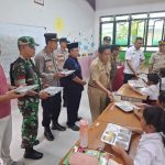Bhabinkamtibmas Pulau Pramuka dan Kanit Binmas Polsek Kepulauan Seribu Monitoring Kegiatan Makan Siang Bergizi
