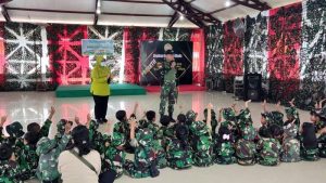 Dandim 1710/Mimika Sambut Dan Berikan Motivasi Kepada Siswa Siswi TK Kartika VI-31 Di Makodim