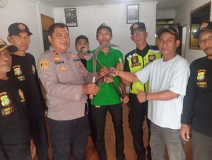 Jelang Ramadhan, Polsek Ciptim Kumpulkan Sajam Dari Warga