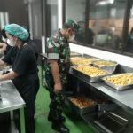 Kesiapan SPPG Dapur Khusus, Danramil 03/Pasar Rebo, Ciracas Mengecek Bahan MBG