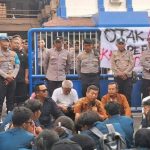 Aksi Indonesia Gelap, Mahasiswa Akhirnya di Temui Anggota DPRD Kota Kediri