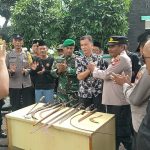 Warga Ciputat Timur Serahkan 11 Senjata Tajam ke Polisi, Upaya Cegah Tawuran Jelang Ramadhan