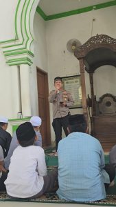 Safari Jumat, Kapolsek Cikarang Timur Sampaikan Pesan Kamtibmas Jelang Ramadan