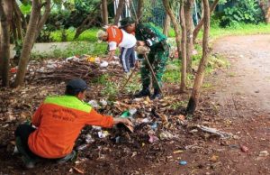 Koramil 02/Pondok Gede Bersinergi dengan Tiga Pilar Gelar Karya Bakti dalam Rangka Hari Peduli Sampah Nasional 2025