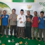 Polsek Wates Dampingi Penyerahan Ternak Kambing untuk Tukang Gali Kubur di Desa Joho