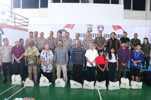 Polda Metro Jaya Gelar Panggung Rohani dan Baksos di Kampung Ambon, Bagikan Ratusan Paket Sembako