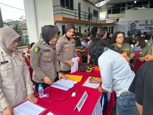 Metro Jaya Gelar Bhakti Kesehatan di Kampung Ambon, Warga Antusias Periksa Kesehatan