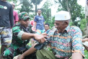 Tim Kesehatan TMMD ke-123 Kodim 1510/Sula Laksanakan Pemeriksaan Kesehatan Kepada Masyarakat Desa Pastina Desa P