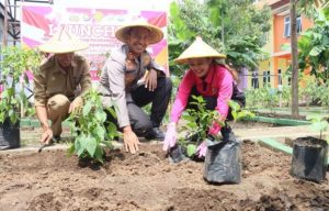 Ciptakan Ketahanan Pangan Mandiri, Polres Kediri Kota Launcing Pekarangan Pangan Lestari (P2L)
