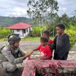 Satgas Ops Damai Cartenz-2025 Gelar Patroli Dialogis di Oksibil untuk Pererat Hubungan dengan Warga