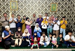 Polri Berbagi Anak Yatim di Mushola AL – Ikhlas Polsek Sawah Besar