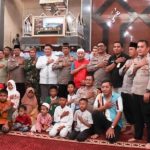 Jum’at Curhat Plus Polres Metro Jakarta Pusat, Santuni Anak Yatim dan Bersih-bersih Di Masjid Jami’ Ush Sholih
