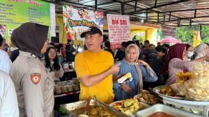 Polwan Polres Metro Jakarta Pusat Gelar Patroli Ramadan di Bazar Takjil Benhil
