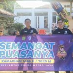 Ditlantas Polda Metro Jaya Bagikan Takjil Selama Bulan Ramadhan