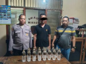 Polsek Bandarkedungmulyo Amankan Penjual Miras Ilegal, Sita Belasan Botol Arak Bali
