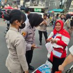 Polwan Polres Metro Jakpus Gelar Patroli di Bazar Takjil Benhil, Ingatkan Warga Waspada Copet