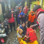 Banjir di Kebon Pala Akibat Luapan Kali Ciliwung, Dit Samapta Polda Metro Jaya Gelar Patroli
