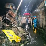 Pondasi Dua Rumah di Ciputat Timur Longsor Akibat Hujan Deras, Warga Diminta Waspada !