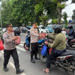 Polsek Ciracas Gelar Pembagian Takjil untuk Warga Selama Bulan Ramadhan 1446 H