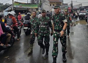 Danrem 051/WKT Pimpin Langsung Evakuasi Banjir Di Bekasi , TNI Kerahkan Perahu Karet Selamatkan Ribuan Warga