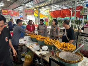 Polwan Polres Metro Jakpus Gelar Patroli di Sentra Kue Subuh Pasar Senen, Warga Dihimbau Tetap Waspada