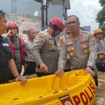 Kapolres Metro Jakarta Timur Tinjau Lokasi Banjir di Tanjung Sanyang Cawang, Banjir Kiriman Dihantam Secara Mendadak