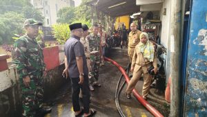Wadanramil 05/TA Sigap Tinjau Genangan Air Akibat Luapan Kali Krukut di Karet Tengsin