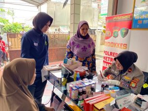 Polres Metro Jakarta Timur Gelar Posko Kesehatan untuk Korban Banjir di Cawang