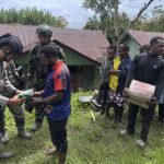 Satgas Ops Damai Cartenz-2025 Salurkan Bantuan Sembako untuk Warga Kiwirok