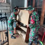 Pasca Bencana Banjir, Koramil 01/Jatinegara Bersama Instansi Terkait dan Warga Karya Bakti