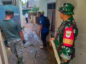 Koramil Kramat Jati Adakan Kerja Bhakti Bantu Warga Binaan Pasca Musibah Banjir