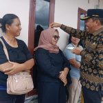 Wakil Bupati Toba Serahkan Bantuan Sosial Untuk Korban Bencana Puting Beliung