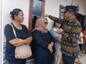 Wakil Bupati Toba Serahkan Bantuan Sosial Untuk Korban Bencana Puting Beliung