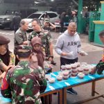 Kegiatan Pembagian Takjil Koramil-06/Kelapa Gading dan Mitra Jaya di Depan Makoramil-06/Kelapa Gading, Jakarta Utara