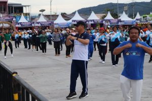 Kapolres Toba Hadiri Senam Massal Dalam Rangka HUT Ke-26 Kabupaten Toba