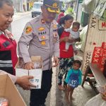 Polsek Matraman Bagikan 100 Takjil Ramadan untuk Warga Palmeriam