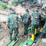 Ratusan Babinsa Kodim Bojonegoro kembali Dikerahkan ikuti Karya Bakti Lanjutan Pasca Banjir Bandang di Gondang